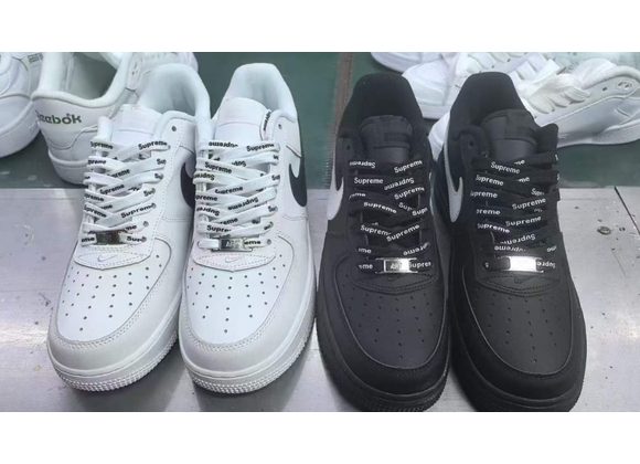 Nike airforce one supreme