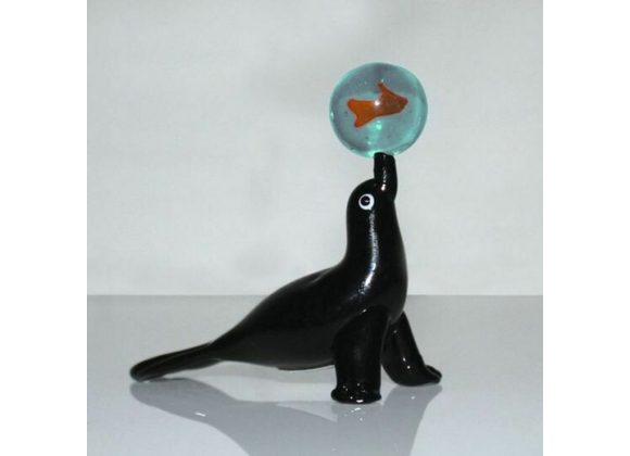 Sea Lion with Fish - Objets d'Art Miniature Glass Ornament
